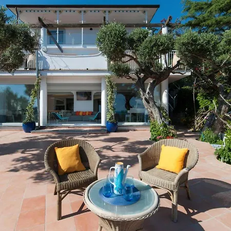 Wisteria Villa *